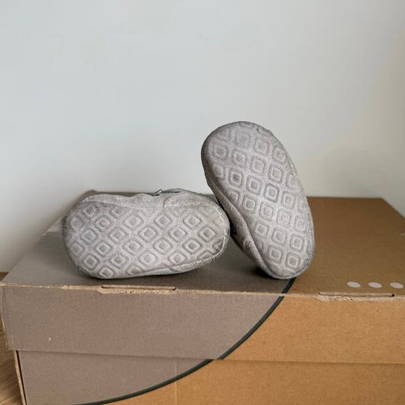 New Balance 990 V5 Grey/White Crib Sneakers- SZ  2 C - Picture 5 of 12